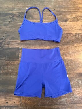 Vuori All the Feels Bra and 4” shorts in Copenhagen Blur